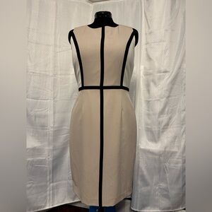 Roz & Ali Lined Beige and Black Colorblock Sleeveless Dress. Size 8